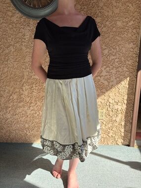 S.L. Fashions Cream Midi Skirt with Gray Floral Border